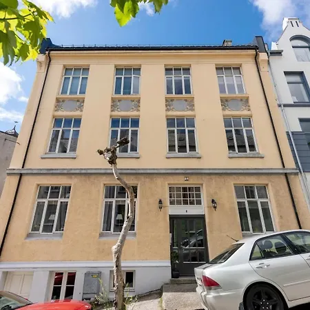 Nouveau Nook Apartment *
